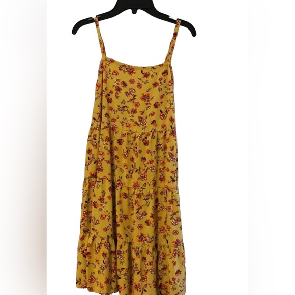 OLD NAVY NWT YELLOW FLORAL TIERED SWING DRESS WITH POCKETS SIZE MEDIUM - Picture 3 of 5